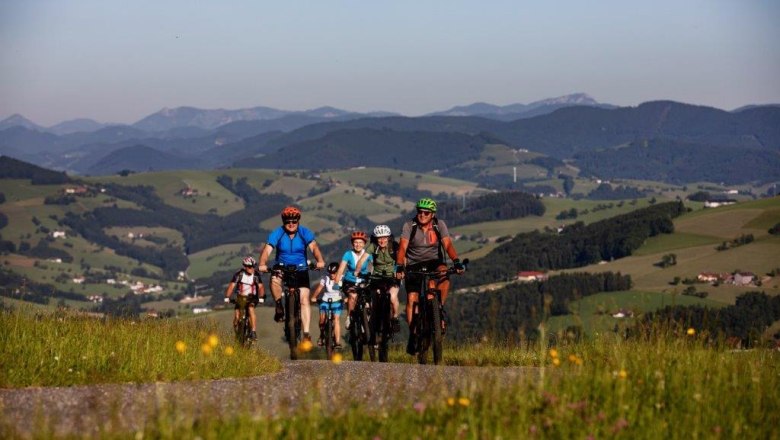 Radeln mit E-Bike Guide Fritz, © schwarz-koenig.at Radeln mit E-Bike Guide Fritz, © schwarz-koenig.at