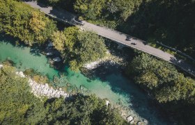 Mostviertel, Sommer, Rad, Ybbstalradweg, © Niederösterreich Werbung/Gerald Demolsky Zwei Radfahrer am Ybbstalradweg neben dem Fluss