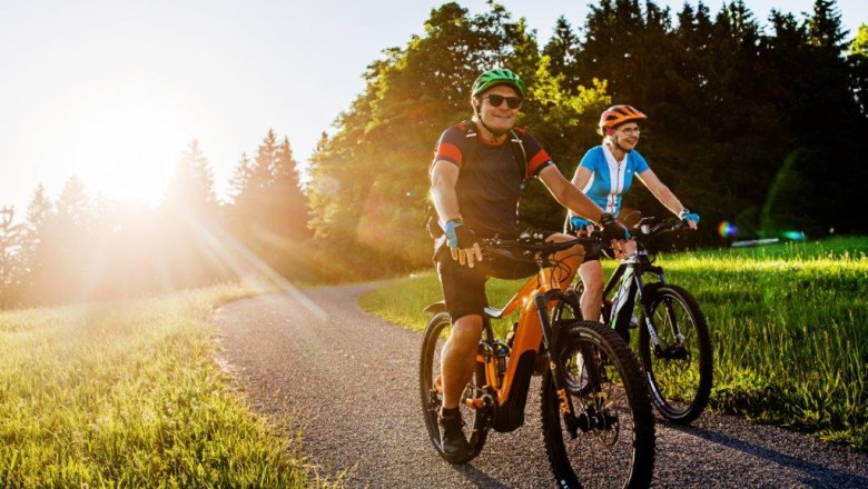 Radeln mit E-Bike Guide Fritz, © schwarz-koenig.at Radeln mit E-Bike Guide Fritz, © schwarz-koenig.at