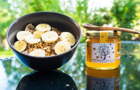 MOSTbee Bio-Bienenhonig f&uuml;r M&uuml;sli, &copy; stoefchr.at