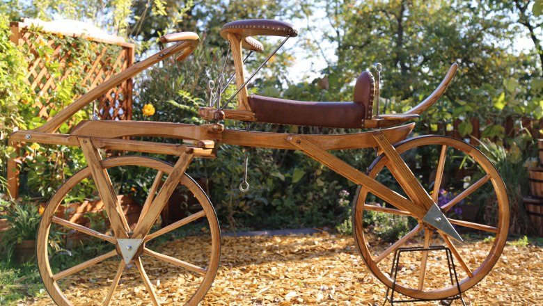 Holz-Laufrad, &copy; Barbara Schneider - Nostalgie Museum "Drahtesel & Mehr"