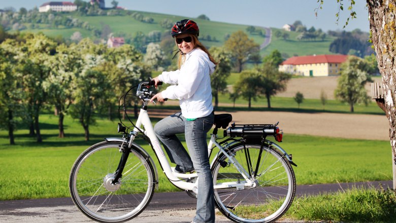 Biking along the Perry Road, © Mostviertel Tourismus, weinfranz.at