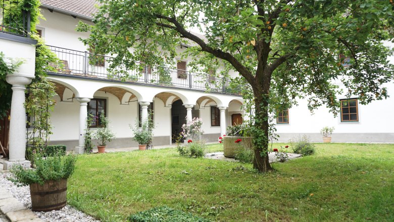 Innenhof, &copy; Michael Tanzer