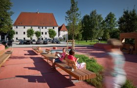 Zeillerner Marktplatz "Roter Platz", © Kurt Hörbst