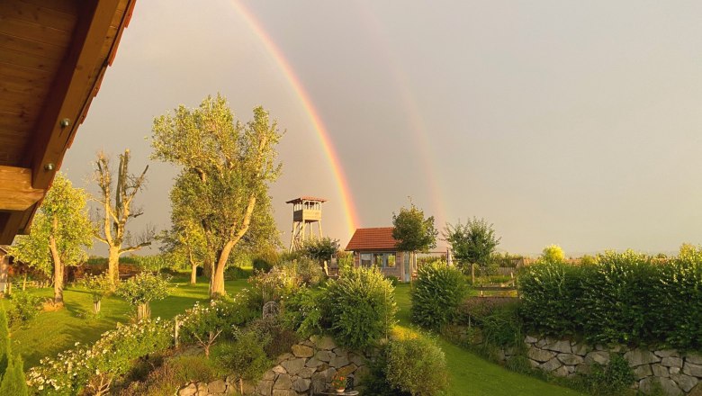 gestehof-hochetlinger_garten-mit-regenbogen, © Familie Hochetlinger