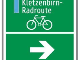 Die Kletzenbirn-Radroute ist mit grünen Täfelchen und einem blauen Balken beschildert., © Mostviertel Tourismus