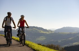 Radfahren an der Moststraße, © schwarz-koenig.at