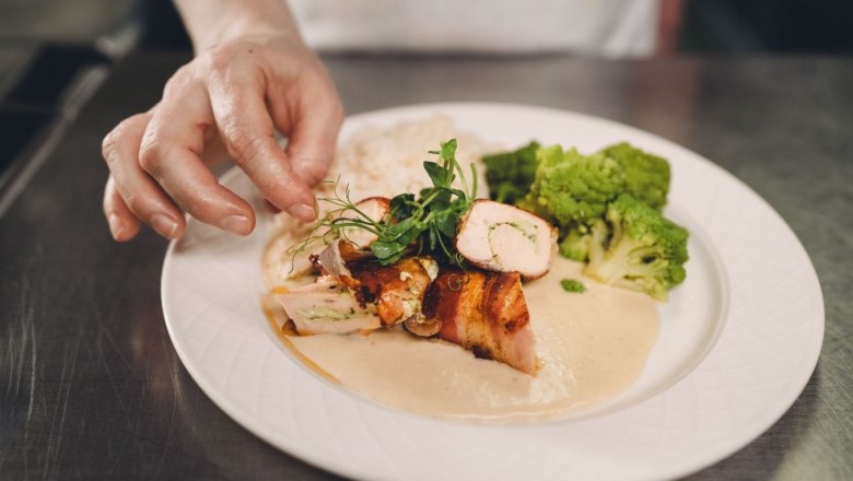 Perbersdorfer Heuriger & Hotel, &copy; Moststra&szlig;e, dochbodnliacht